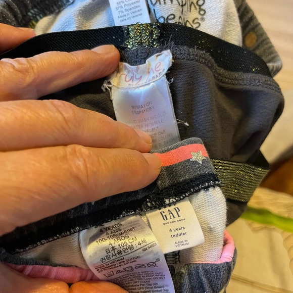 Set of 14 girls clothes skirts,dress,sweaters, sweatshirt leggings size 4 - Picture 13 of 13